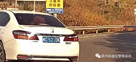 外卖骑手被轿车撞倒，目击者：司机倒车后又碾压了一次！深圳交警通报：第二次是司机紧张操作不当…… | 每经网