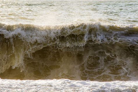风雨如磐的黑海。高清摄影大图-千库网