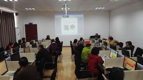自贡市图书馆中老年人电脑培训班受欢迎--自贡市图书馆