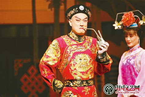 中国文艺网-关栋天：京剧界的“歌剧男高音”