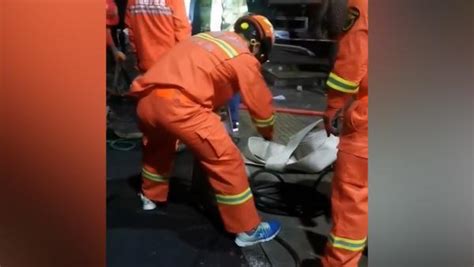 湖南永州一儿童坠入化粪池，父亲跳入施救两人不幸身亡_凤凰网视频_凤凰网