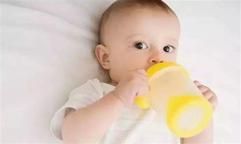 出现这几个症状说明宝宝缺水了，等到渴了再喂就迟了！ - 知乎