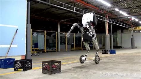 波士顿动力发布两足机器人跑酷新视频：自如后空翻、拿手撑杆跳梁|界面新闻 · 科技