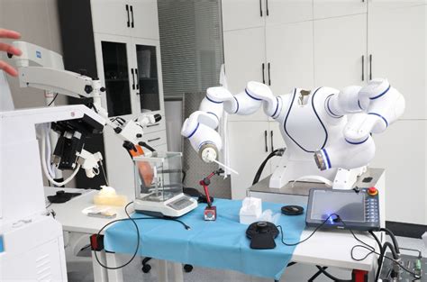 手术机器人临床研究中心就建在医院，上海九院让医生与工程师真正“握手”