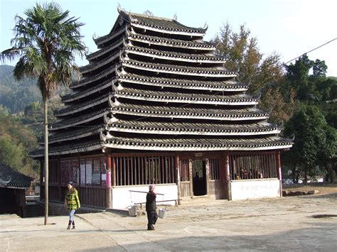 吊脚楼是中国哪个民族的民居建筑形式？|民居|吊脚楼|侗族_新浪新闻