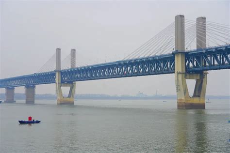 近距离 _ 创下三项世界之最！新白沙沱长江特大桥助力渝贵铁路开通运营