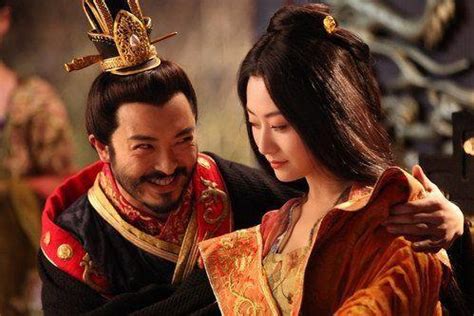清朝12个皇帝的12个皇后标准像，比较半天，还是她最漂亮！