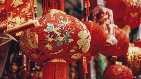 寓意幸福和团圆的春节灯笼，中国 (© d3sign/Moment/Getty Images) | 必应每日高清壁纸 - 精彩,从这里开始