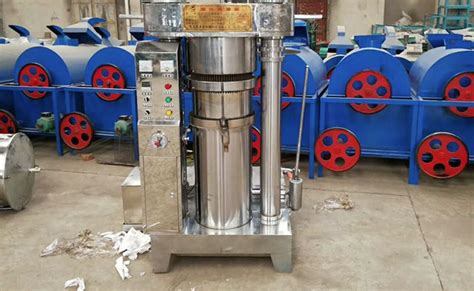 新型液压榨油机受欢迎的原因_河南中瑞粮油机械设备