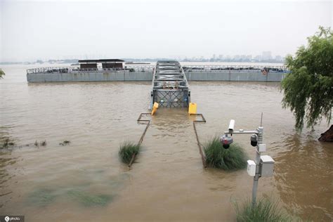 长江南京段水位红色预警 涨至10.26米创历史新高