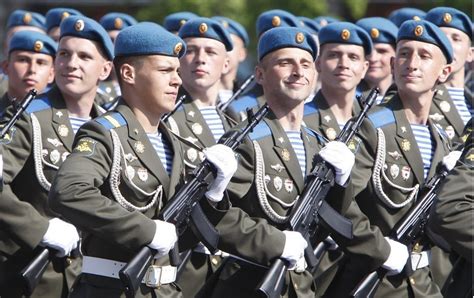 俄罗斯士兵参加阅兵式 _新闻图片__腾讯大秦网
