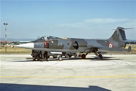 F-104战斗机（绰号：“星式战斗机”、“寡妇制造机”、“有人导弹”、“飞行棺材”、“寡妇制造者”）
