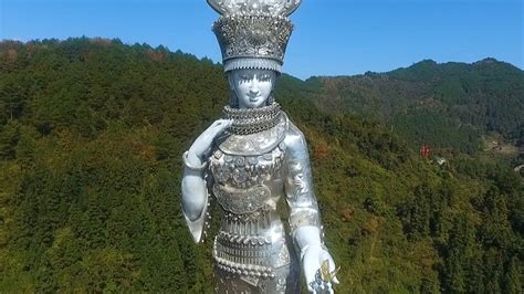 世界上最大不锈钢雕塑 苗族美神仰阿莎
