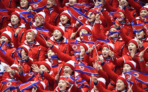 朝鲜拉拉队员为美国花滑选手鼓掌 - 2018年2月23日, 俄罗斯卫星通讯社