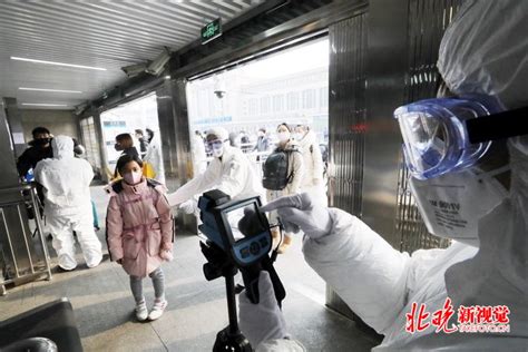 北京地铁不戴口罩乘客将被劝离，途中又摘下该怎么处理？记者探访 | 北晚新视觉