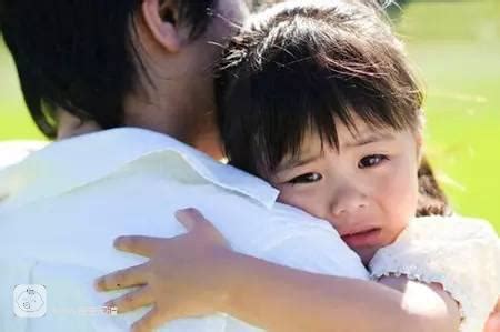 单亲妈妈被问如何和儿子解释父亲的存在 她竟然哭了出来!_凤凰网视频_凤凰网