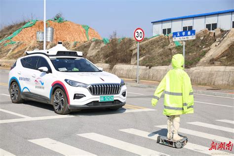 自动驾驶整车在环测试台架－中国科学院深圳先进技术研究院