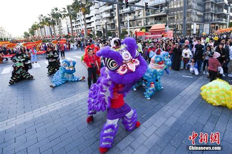 迪拜举行“欢乐春节”大巡游迎中国新年