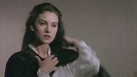 电影西西里的美丽传说女主角莫妮卡贝鲁奇！年轻时候太美了！