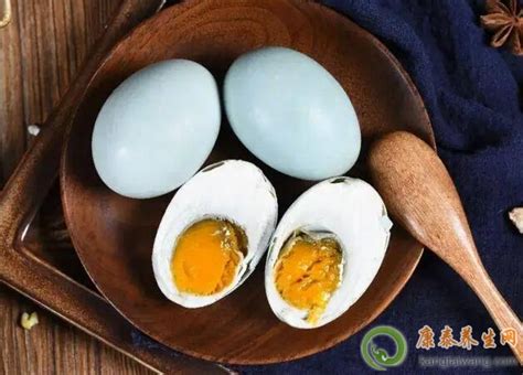 鸭蛋的功效与作用 吃鸭蛋的益处有什么
