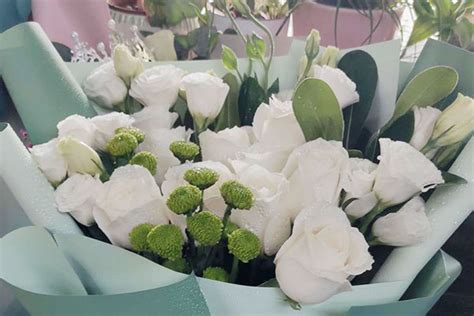 白玫瑰与百合搭配代表什么意思？白玫瑰与百合如何搭配？-六朵花