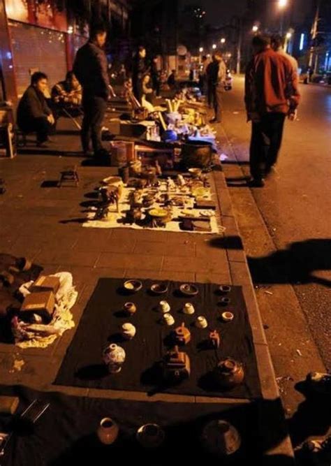 河南历史最悠久的古玩市场即将拆迁，开封人都亲切的叫它“鬼市”