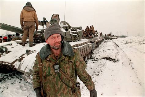 老照片 车臣战争中的俄罗斯士兵 所谓战斗民族就是这个样子|车臣|战争|士兵_新浪新闻