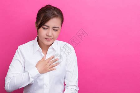 女人有胸痛高清图片下载-正版图片504170133-摄图网