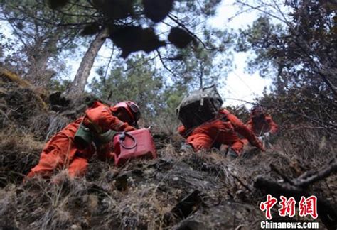 四川雅江\＂2.16\＂森林火灾仍在扑救 无人员伤亡 火场浓烟遮住了太阳。杨俊辉摄中新网