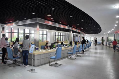 【人民网】安徽大学综合服务大厅为师生提供“一站式”服务