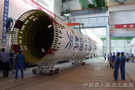 长征二号F遥十火箭运抵酒泉发射中心_中国载人航天官方网站