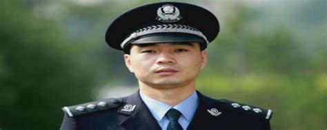 他是香港警界第一传奇人物，为人低调，实际权力远超“四大探长”