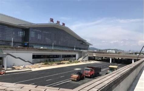 “W”造型高清大屏亮相火车温州南站