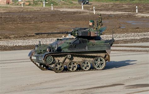 德国陆军用装甲车开“时装秀”_移动腾讯网