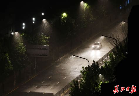 武汉遭遇今年最强暴雨 城区出现大面积内涝(图)|暴雨|内涝_新浪新闻