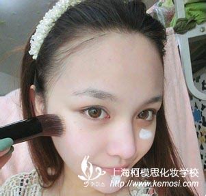怎样化裸妆，裸妆的化法步骤_上海柯模思化妆学校