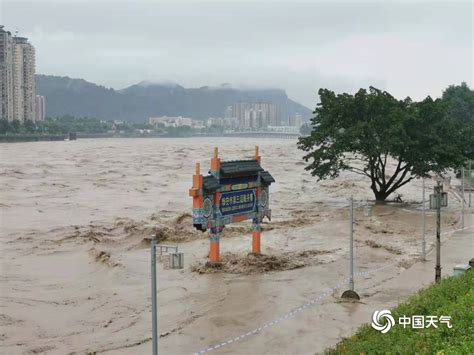 四川启动史上首次I级防汛应急响应 雅安城区出现百年一遇洪水 - 重庆日报网