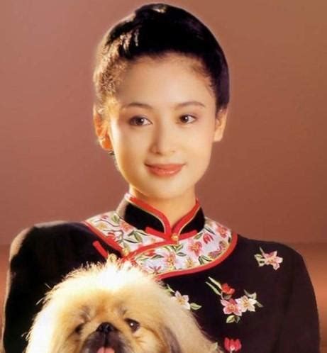 23年前葛优与张国荣的一张合照，中间的女人惊艳了一个时代 - 知乎