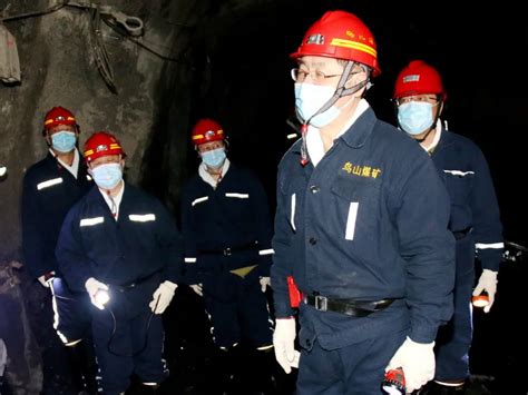 鹤岗矿业公司：劳模领衔创新工作室 加快技能型人才培养