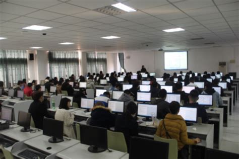 我院举办的2017年11月全国计算机等级（二级）考试考前培训班顺利开班