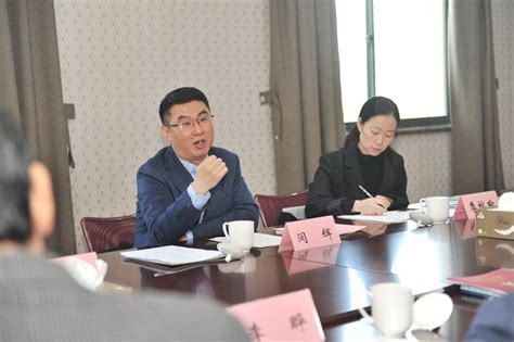 上海市委组织部干教中心副主任朱文杰一行到教软公司调研