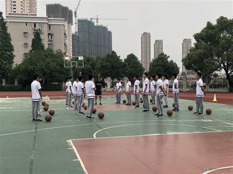《篮球：三步上篮》——沈建铭-温州外国语学校娄桥分校