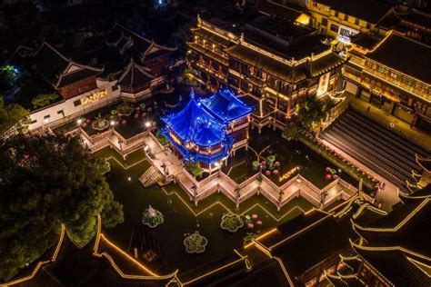 超梦幻！豫园灯影交错宛如“水晶宫”，九曲桥首次变身T台秀场 - 周到上海