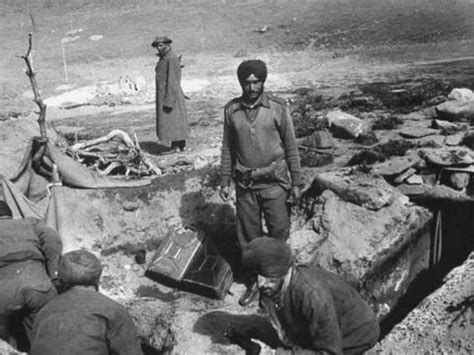 老照片：1962年中印边境自卫反击战时的印军 - 派谷照片修复翻新上色