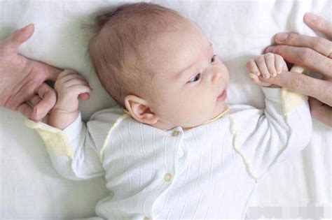 婴儿一般几个月认人（宝宝几个月开始认人）-幼儿百科-魔术铺