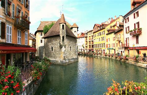 空气里有甜味，一次拥有15个法国最美小镇｜法国小众旅行目的地 - 知乎