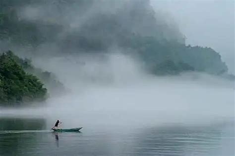 画意摄影：早晨湖面上飘着薄薄的雾气，仙气妙然，像一幅水墨画__凤凰网