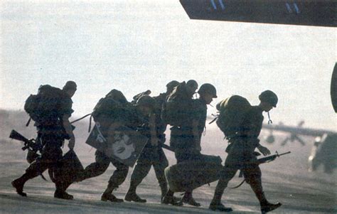 老照片 1983年美军入侵格林纳达 越战后美国的第一次对外军事行动