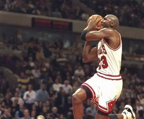 篮球之神”迈克尔·乔丹（Michael Jordan）亲笔签名照，附证书】拍卖品_图片_价格_鉴赏_舆图照片_雅昌艺术品拍卖网