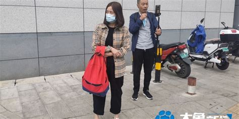 南京女大学生被害案二审维持原判，受害者父亲：被告洪峤听到结果后瘫坐椅子上_手机新浪网